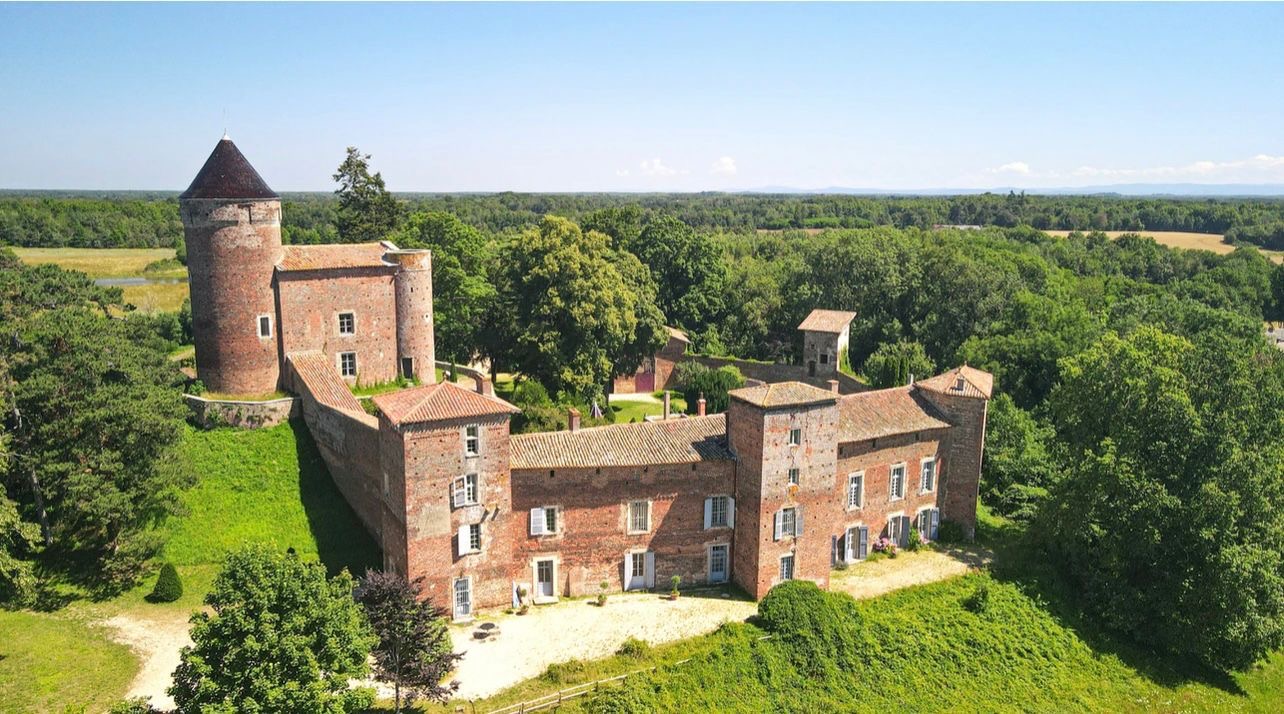 Vue aérienne du Château du Montellier et de son donjon médiéval